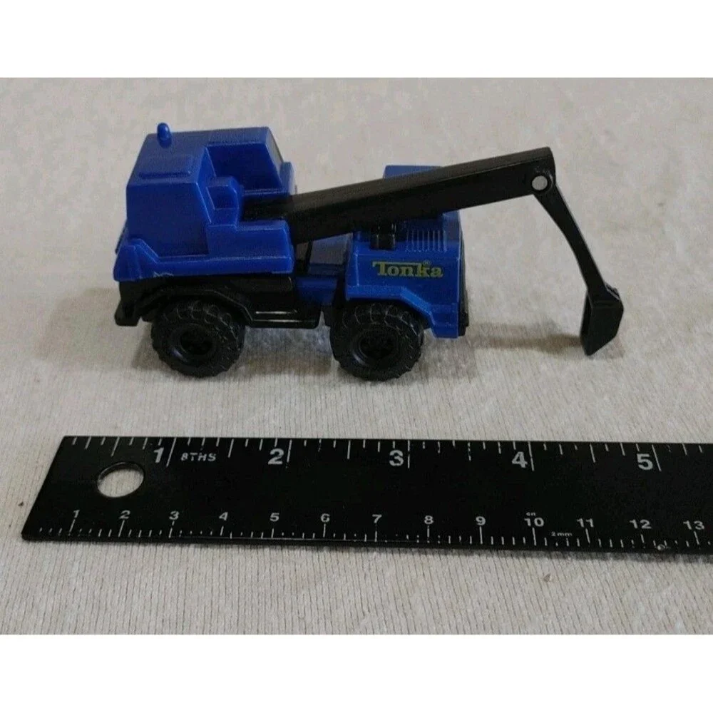 Vintage Tonka 1992 Blue Construction Tractor Truck Die Cast Model Plastic Metal